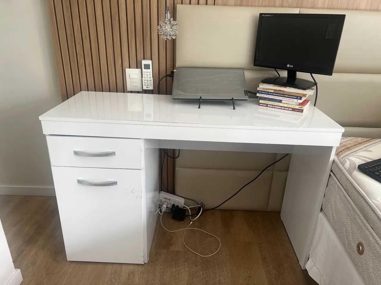 Escrivaninha para computador 