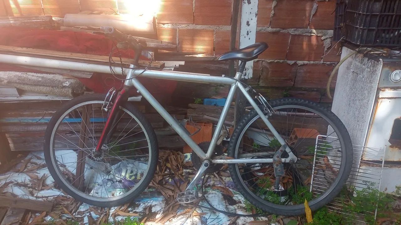 Vendo bicicleta semi nova  - Foto 4