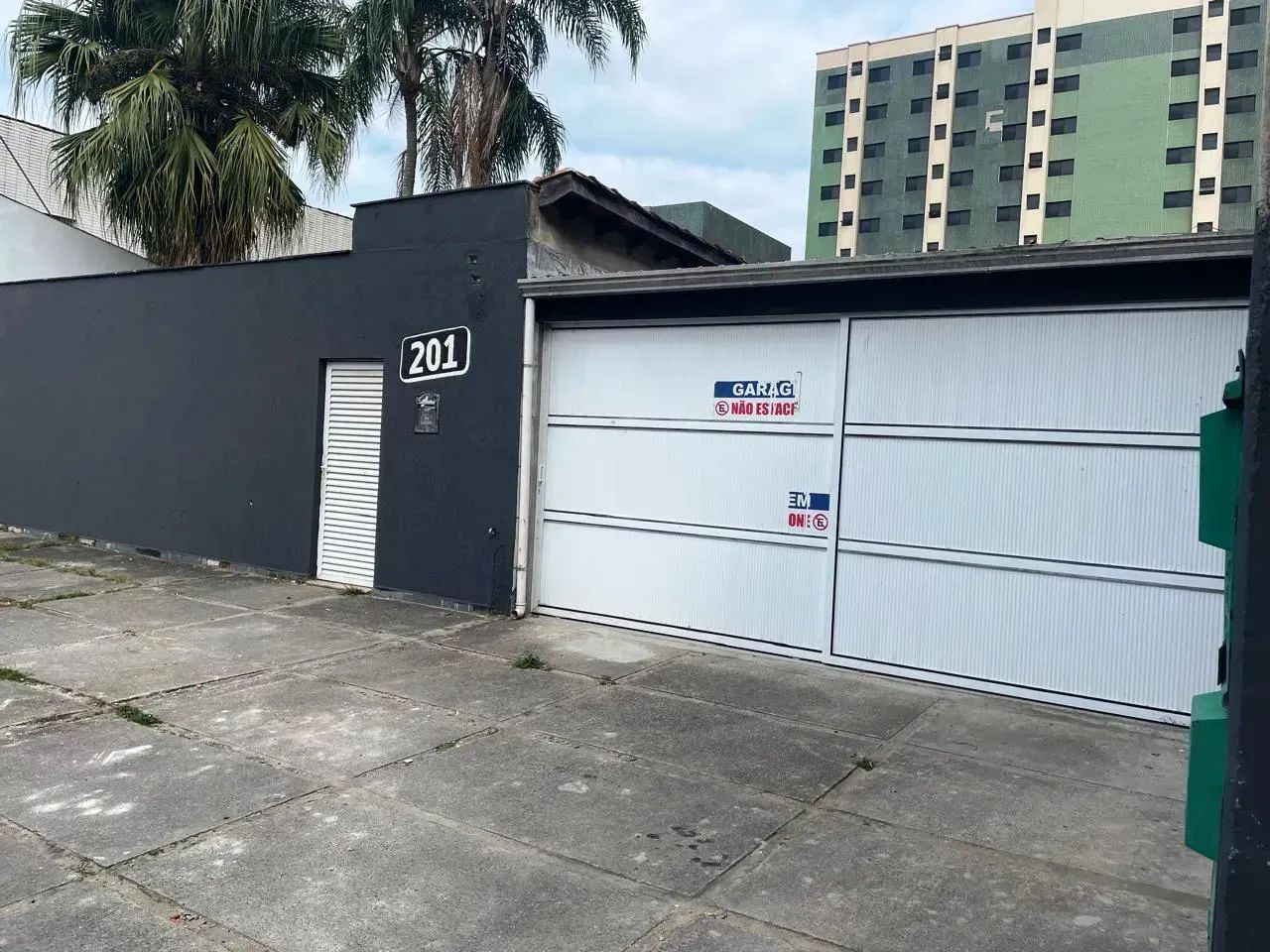 Galpão + Sobrado para aluguel tem 120 ² com 2 Salas no Centro - Mongaguá - SP
