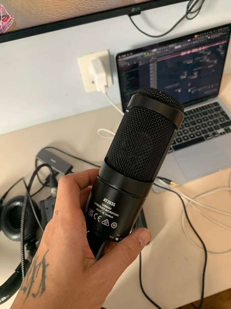 Audio-Technica AT2035 Microfone Condensador Cardioide - Foto 2