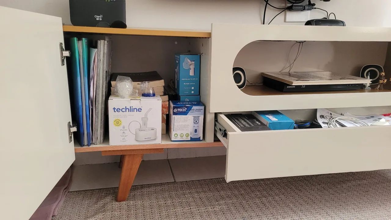 Rack em MDF e madeira maciça marca Gelius Móveis.  - Foto 4