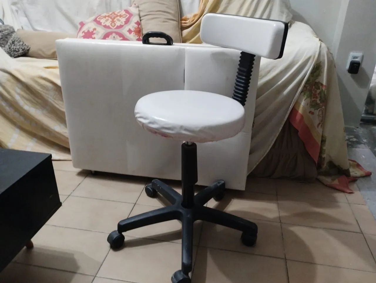 Maca portátil e mocho semi novo