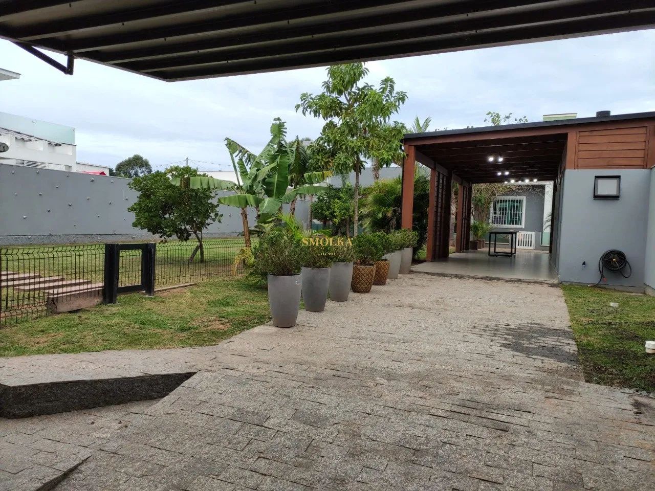 2 terrenos com 1 casa em loteamento com 918 m2