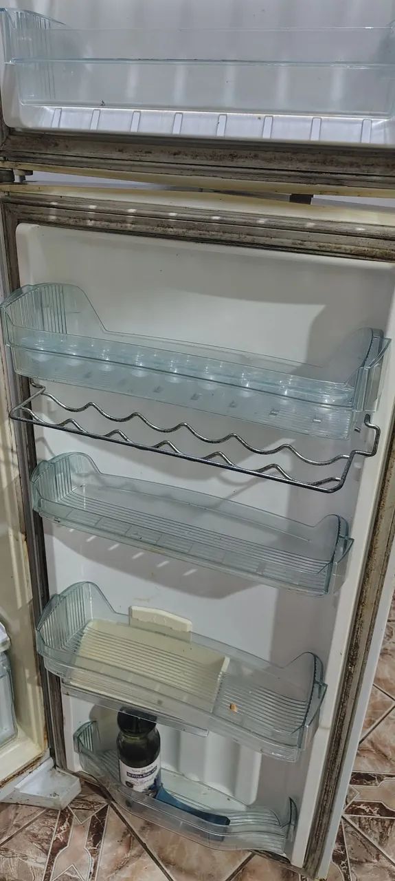 Vende_ se uma geladeira  - Foto 4