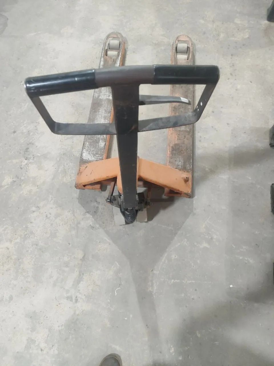 Vendo paleteira para 2500 kg  - Foto 2