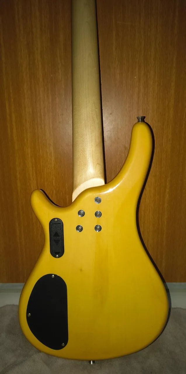 Contra baixo Gianini , Ativo, 5 cordas ,  no Blindado,   Com um som perfeito ,  4 kinob, - Foto 2