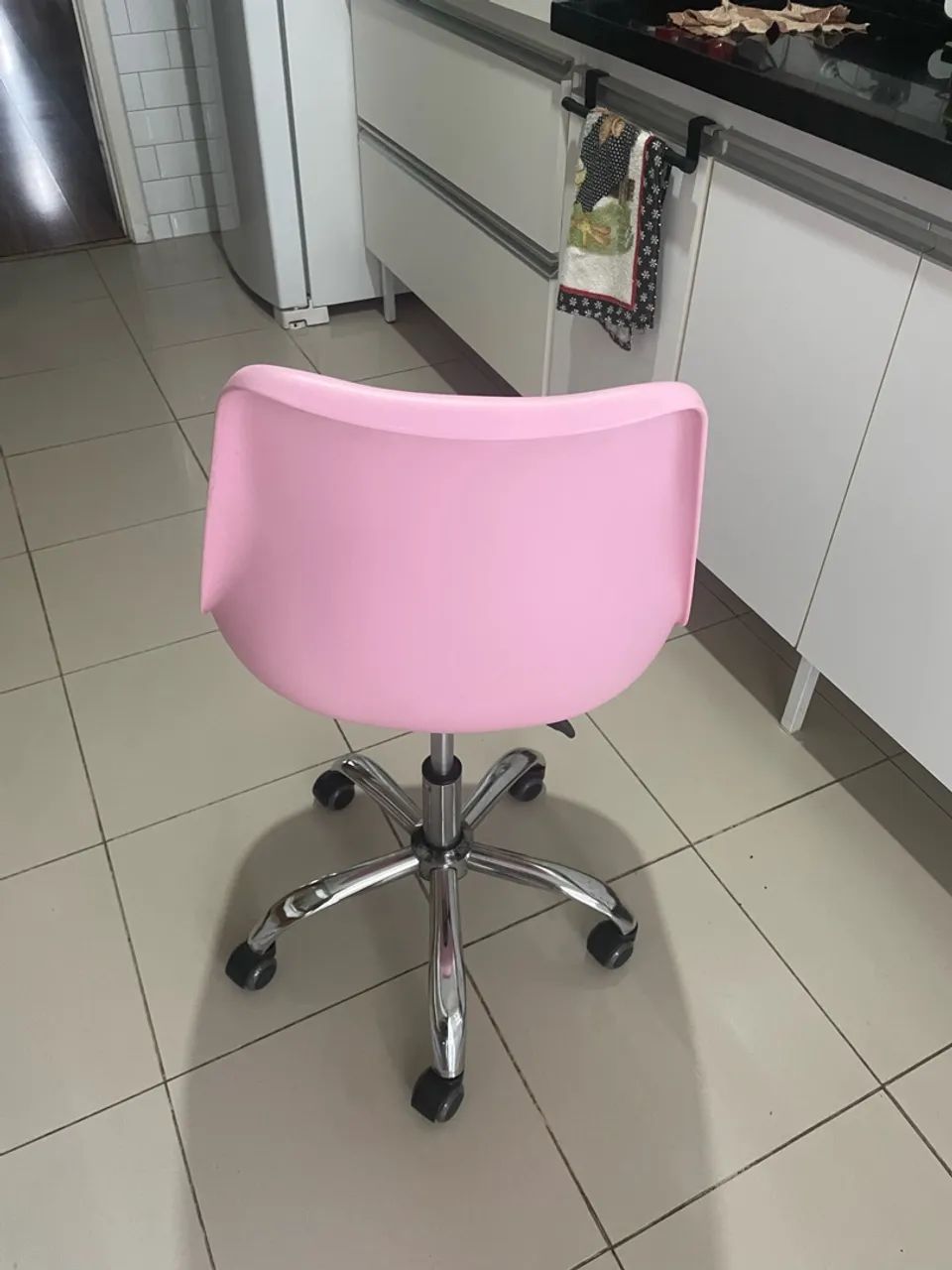 Cadeira giratória rosa - Foto 2