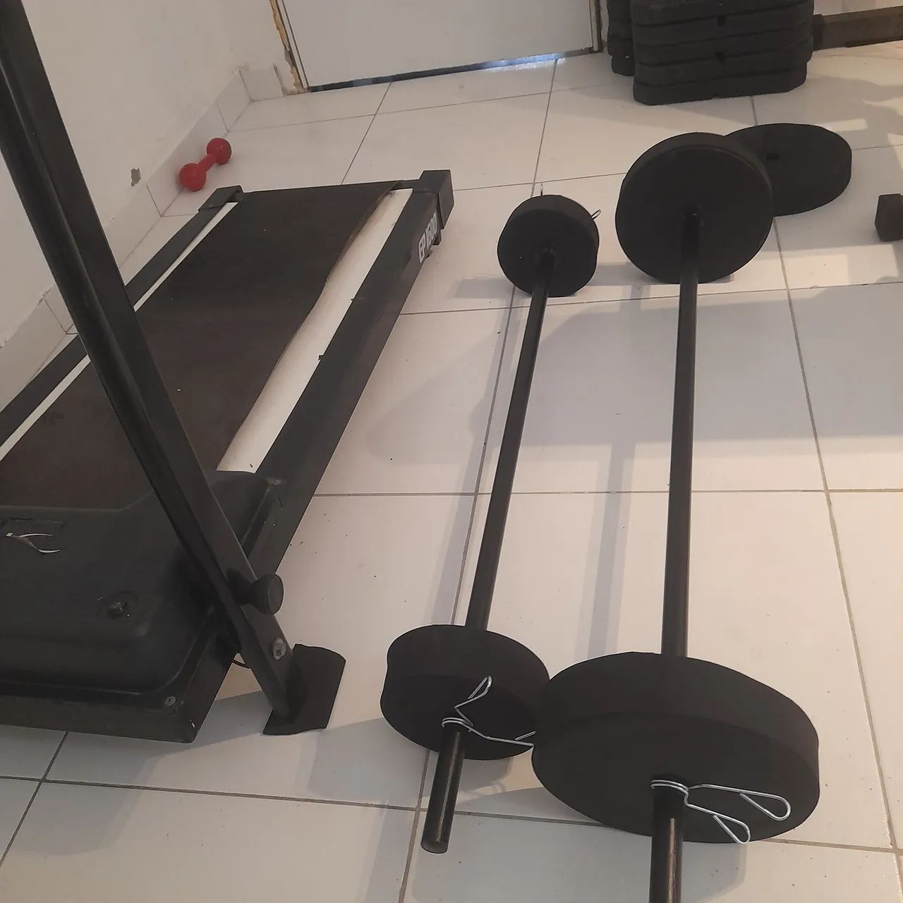 Barra com 8kg e barra com 10kg