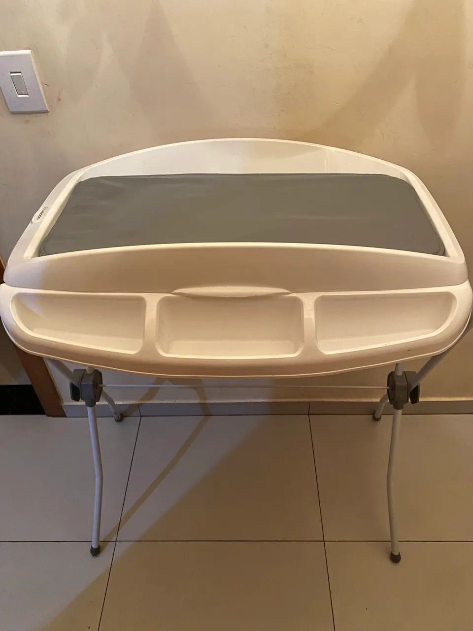 Banheira com suporte e trocador 