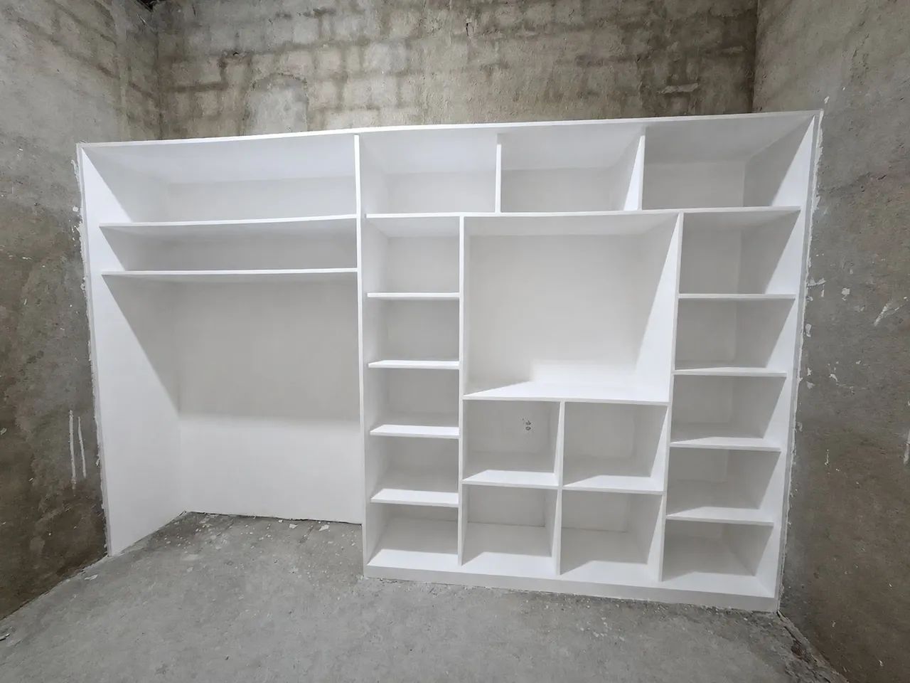 Guarda-roupa de gesso 