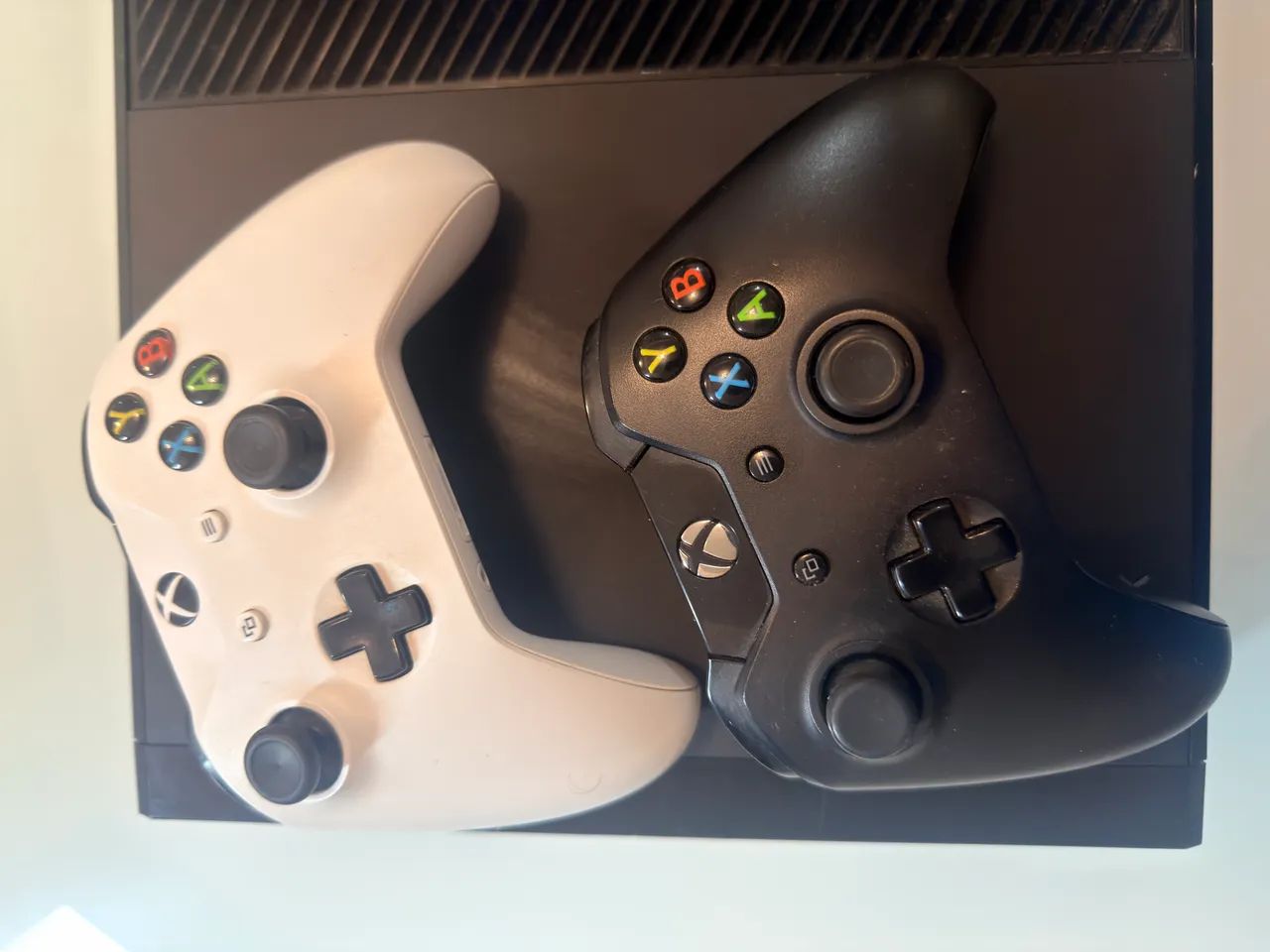 X box one com kinet e 2 controles  - Foto 3