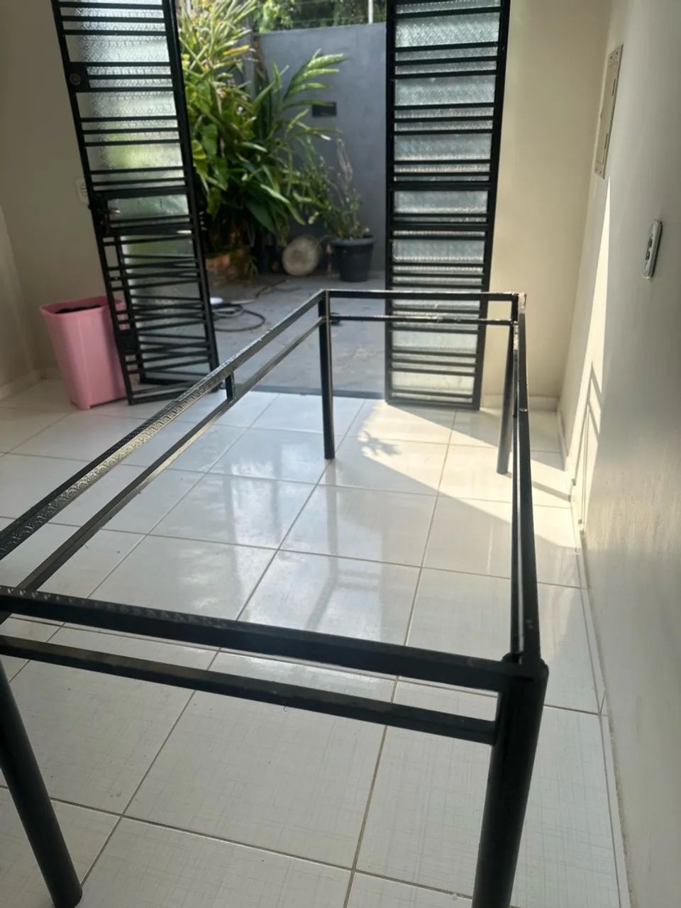 Mesa com tampo de vidro preto fumê - Foto 4