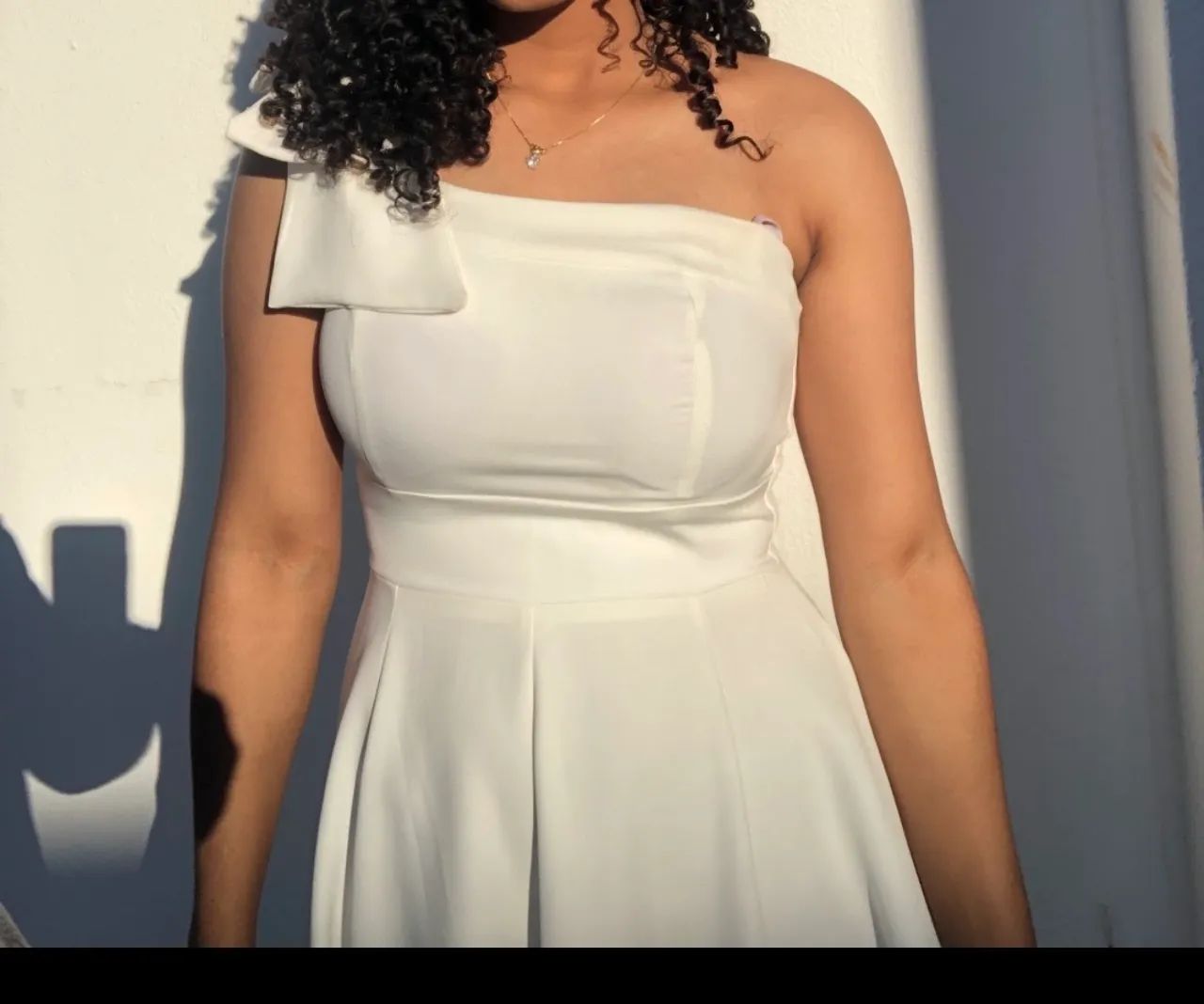 Vestido Mídi Ombro Só Com Laço Branco - Foto 2