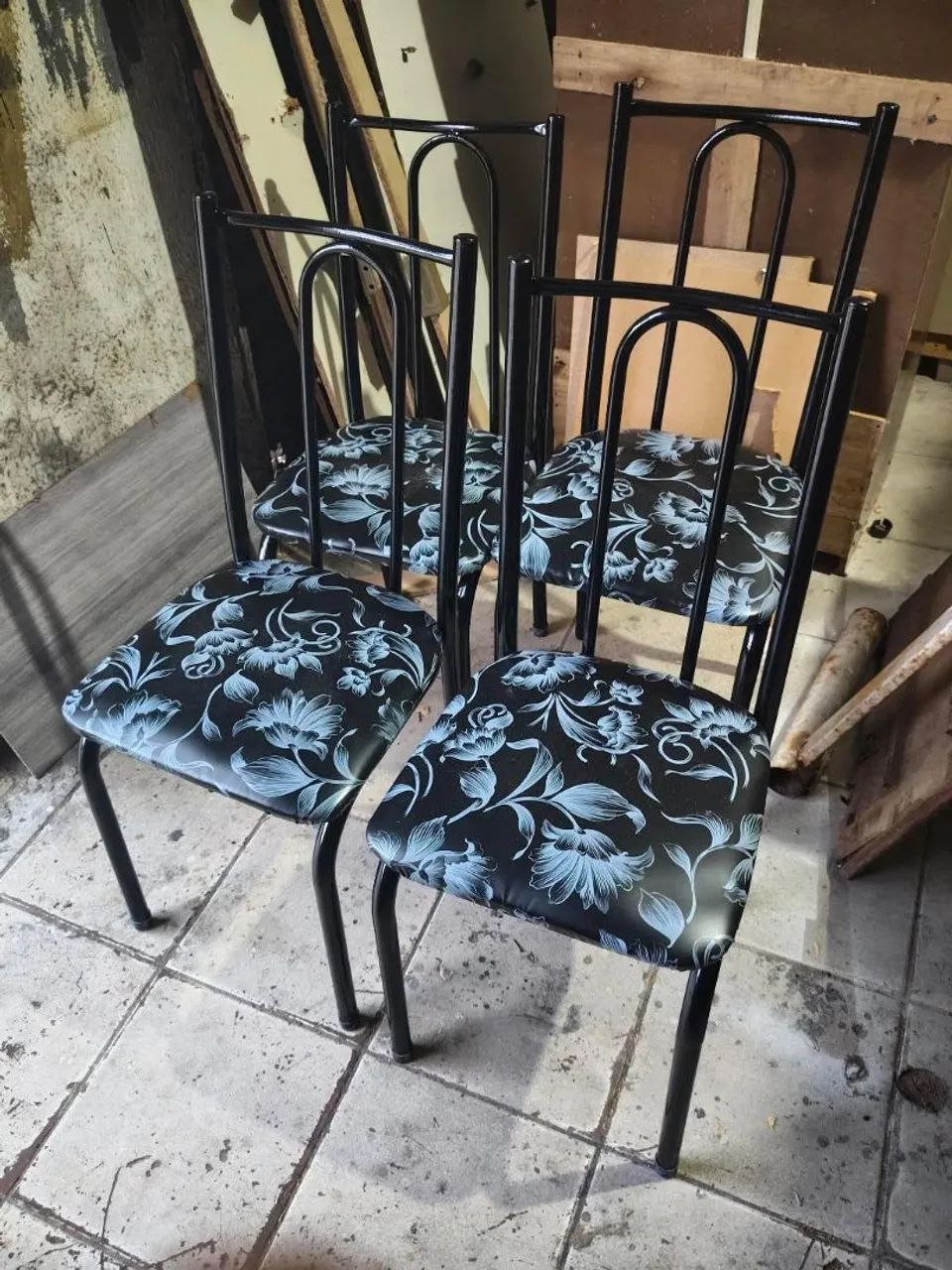 Quatro cadeiras avulsas 
