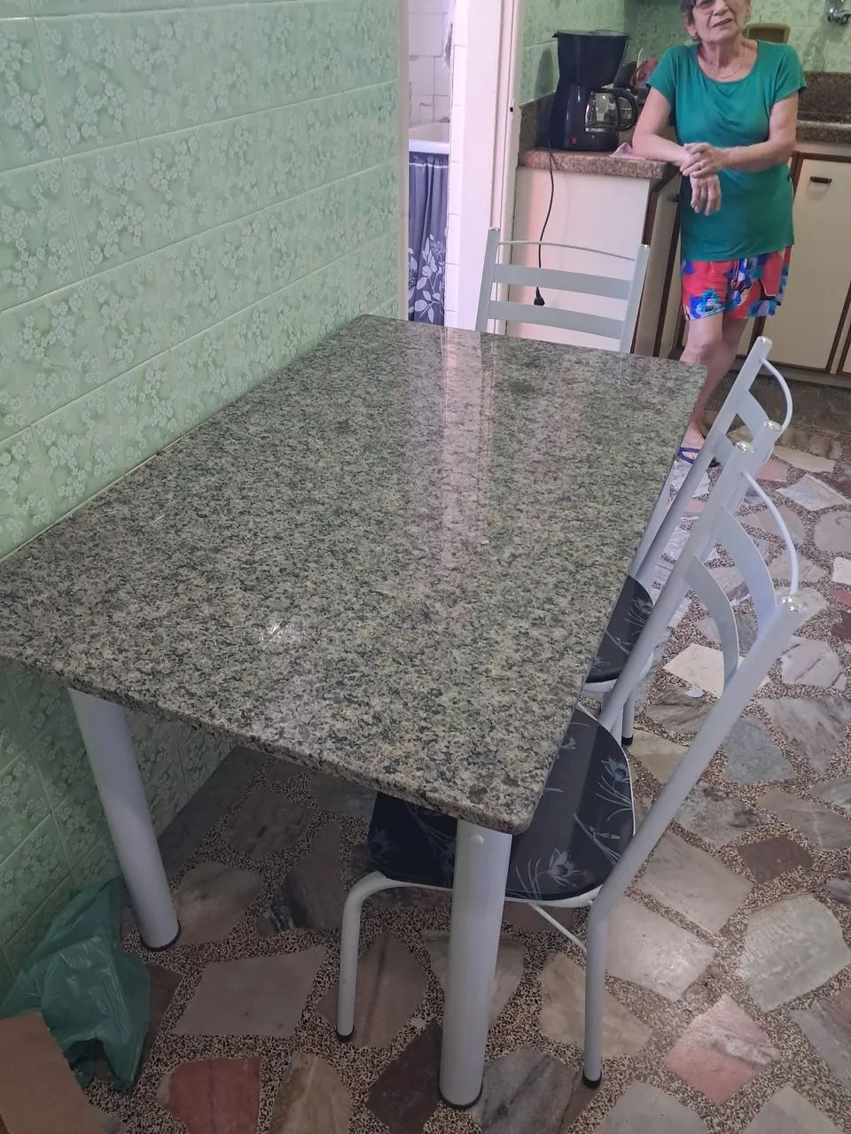 Mesa semi nova com tampo de mármore  - Foto 4