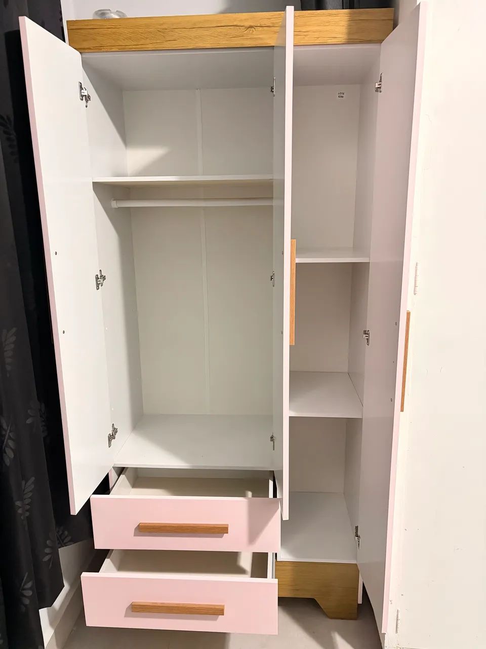 Guarda Roupa Rosa Novo