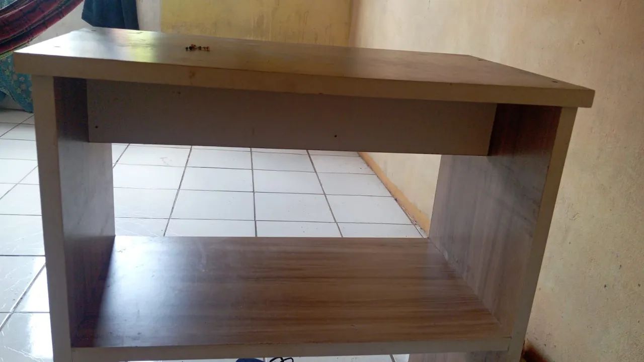 Mesa Multiuso de Madeira - Resistente e Espaçosa - Foto 2