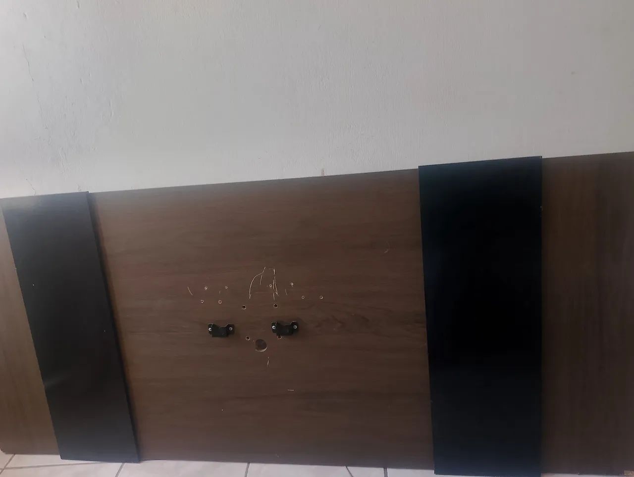Vendo um painel, usado, para televisão de até 60 polegadas