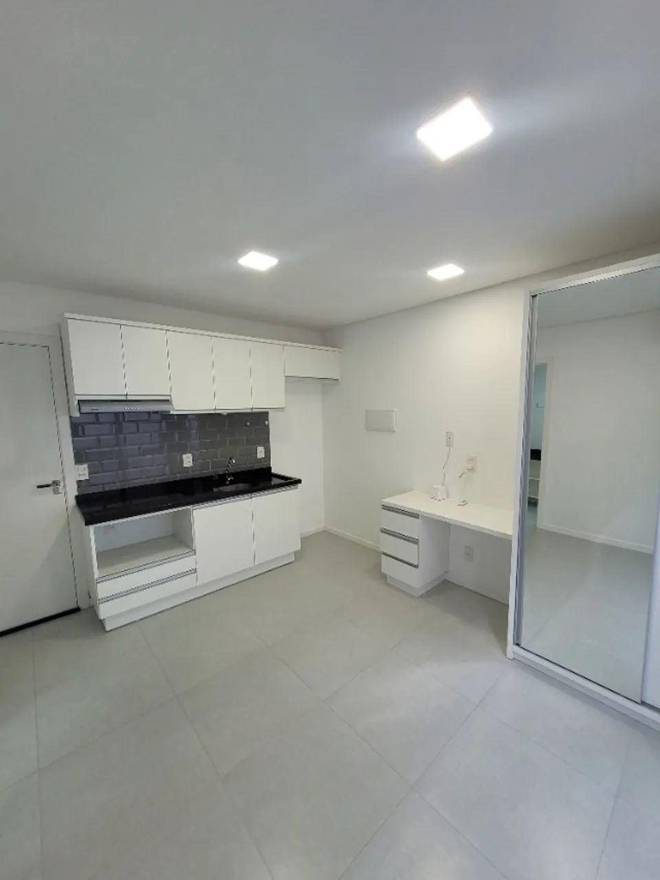 Studio/kitnet (105) em excelente localização em Coqueiros