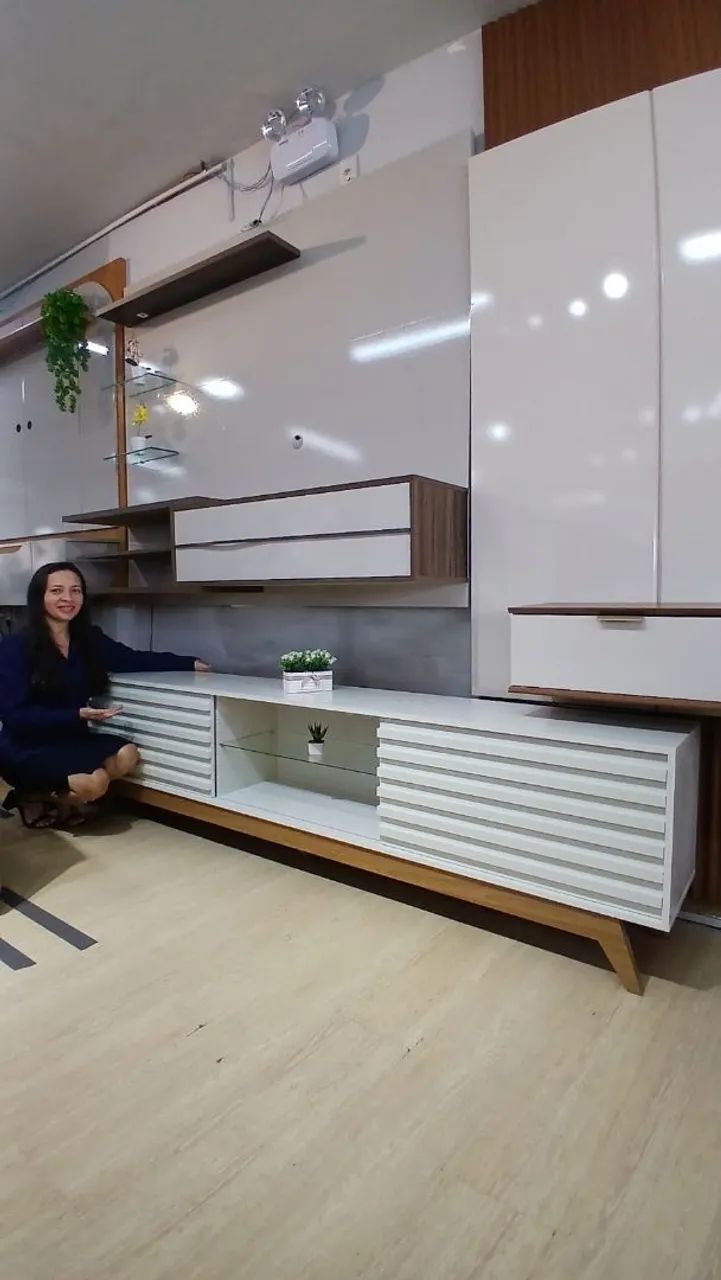 Rack com portas de correr e prateleira de video 