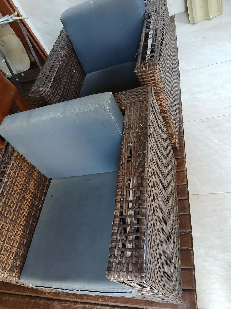2 Poltronas de Fibra Sintética 