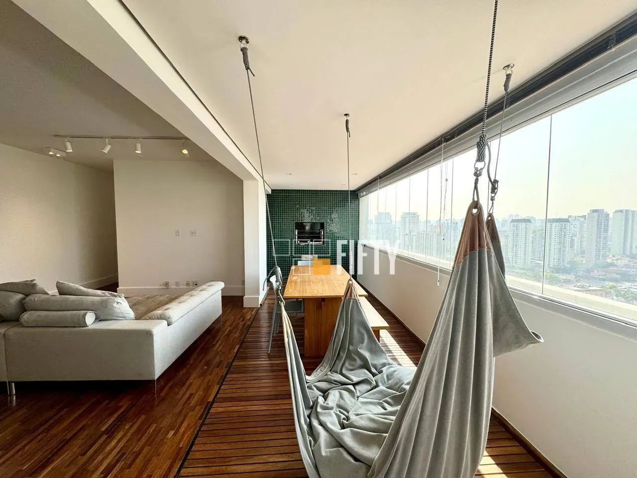 Apartamento para venda e locação, com 120m², 3 dormitórios, 1 suíte, varanda integrada com - Foto 2