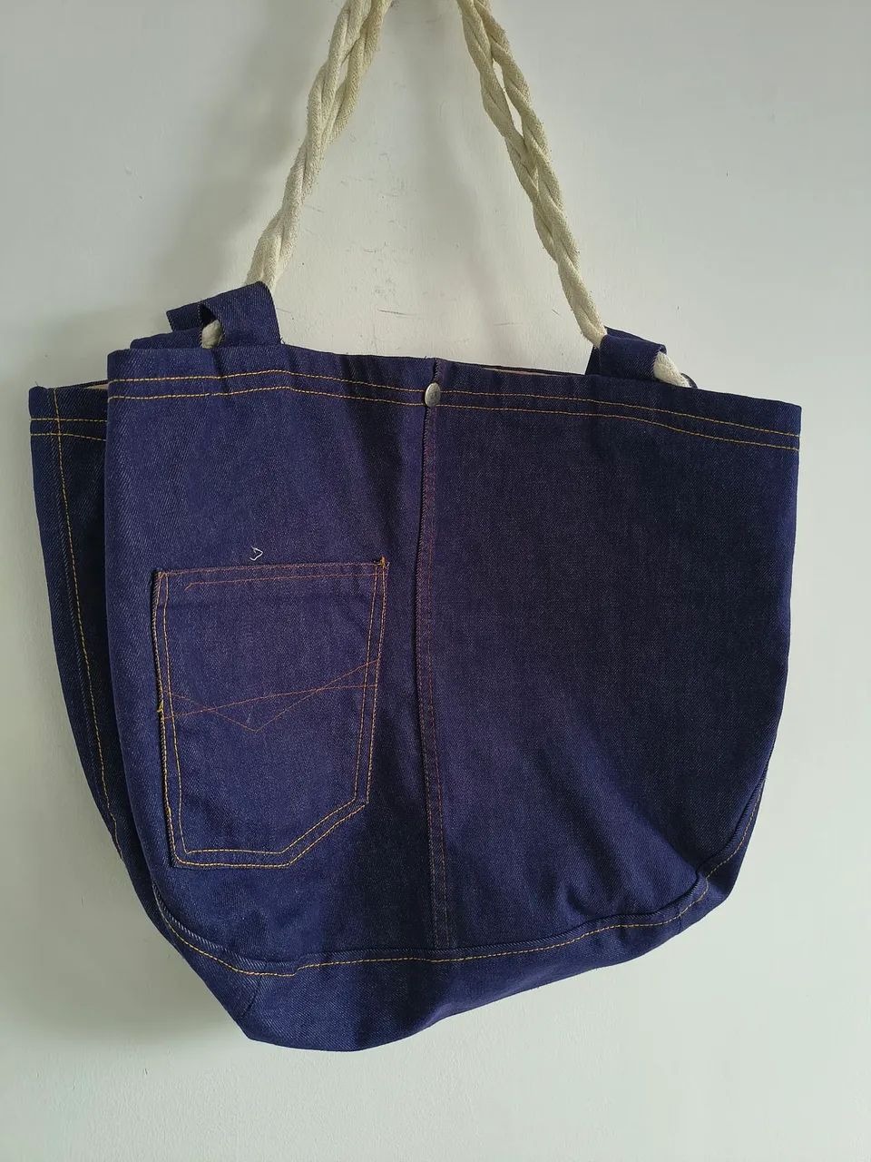 Bolsa de Ombro em Jeans com Fecho em Botão - Foto 2