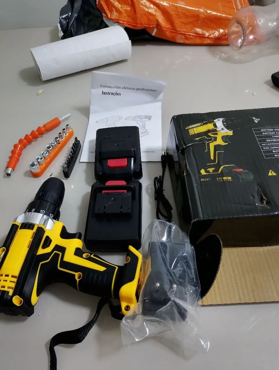 Vendo uma furadeira eletrônica prática para seu serviço duas bateria com mas três ontem  - Foto 3