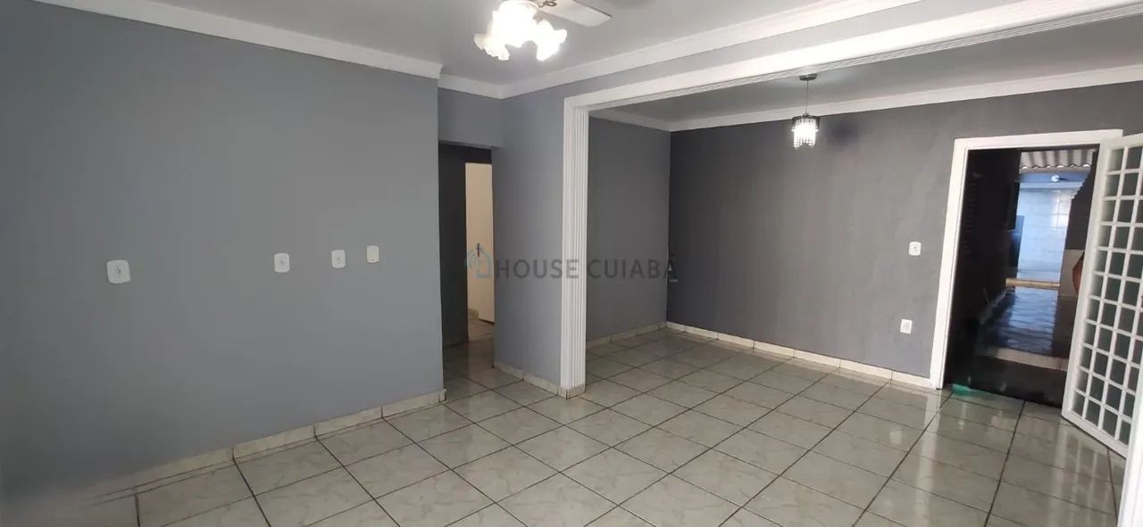 Compre Casa Reformada no Coophamil com 3 quartos