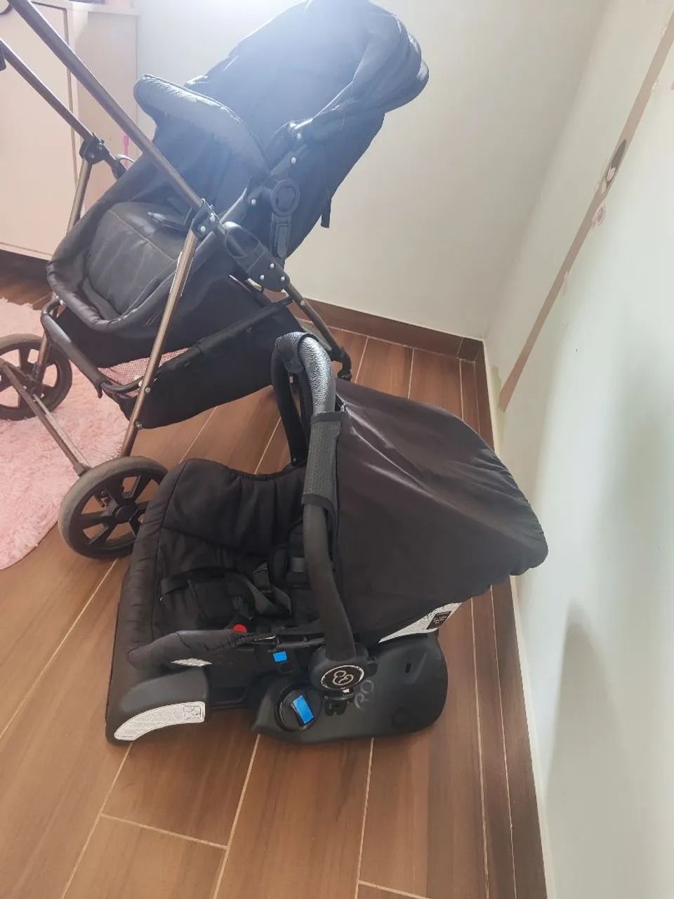 Carrinho de bebê e bebê conforto  - Foto 2