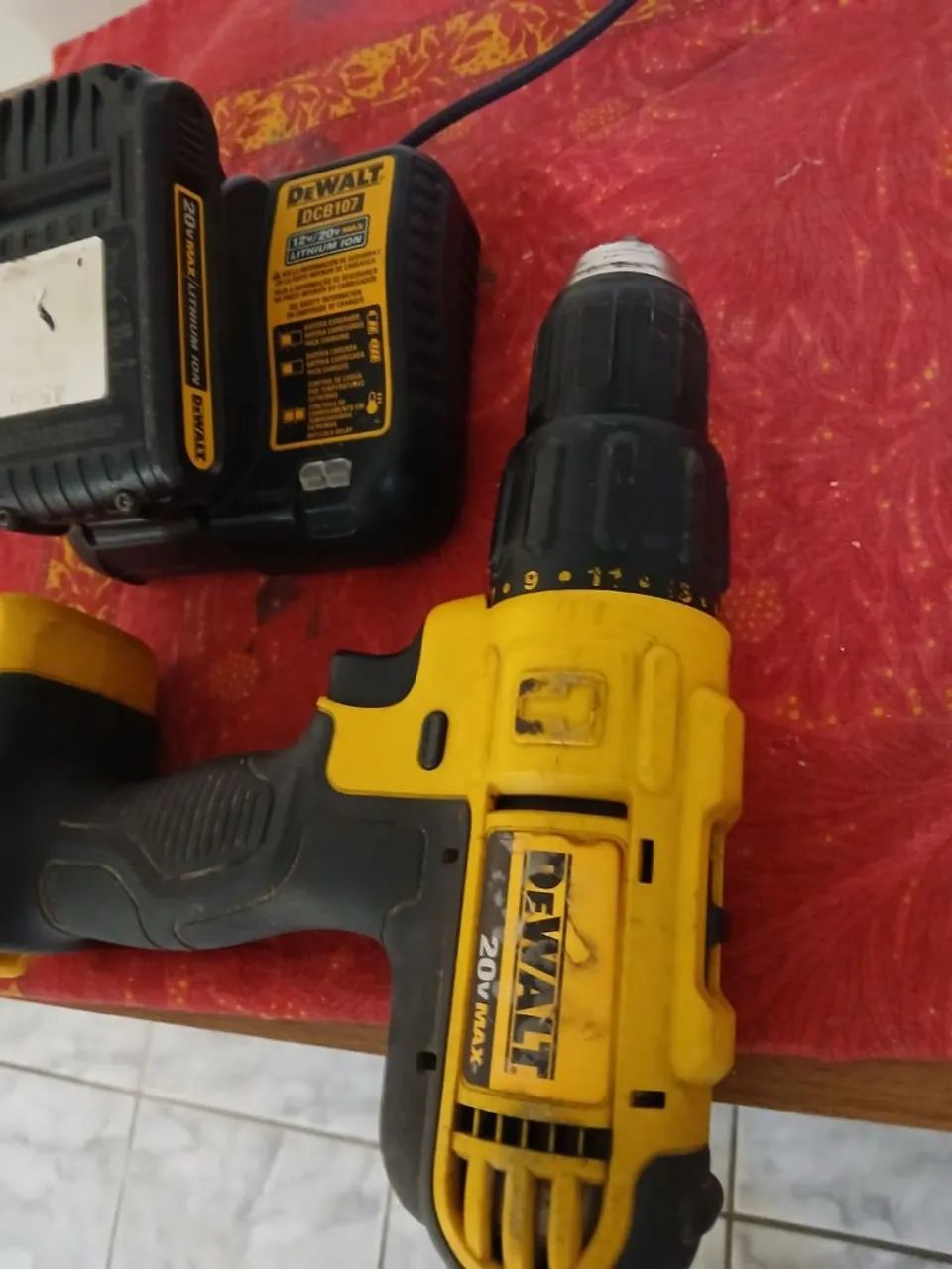 Furadeira e parafusadera dewalt