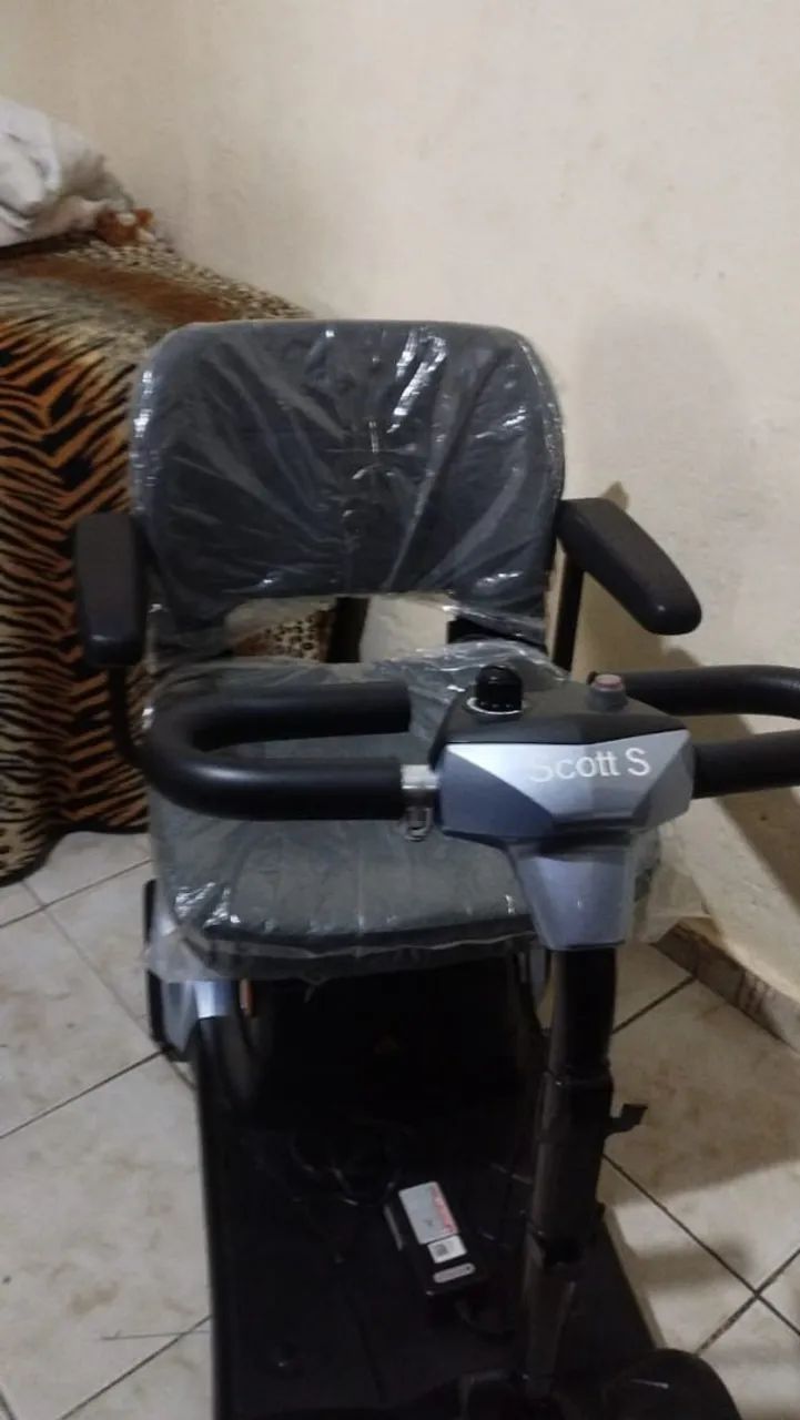 Cadeira de rodas motorizada  - Foto 4