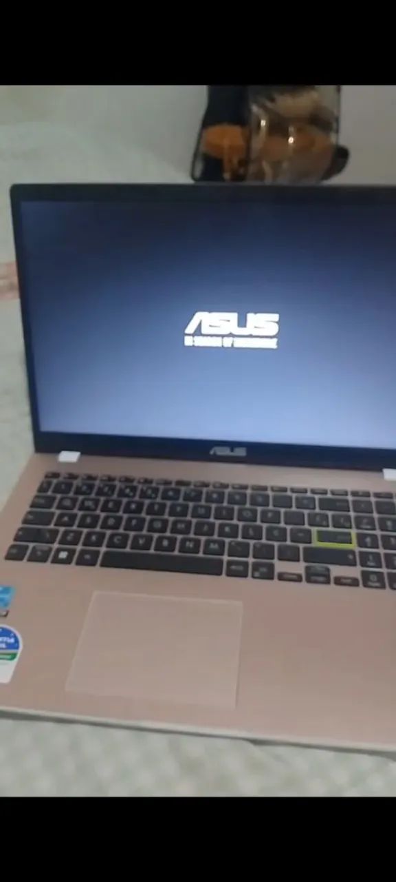 Vende-se notebook por 2000 avista 1900