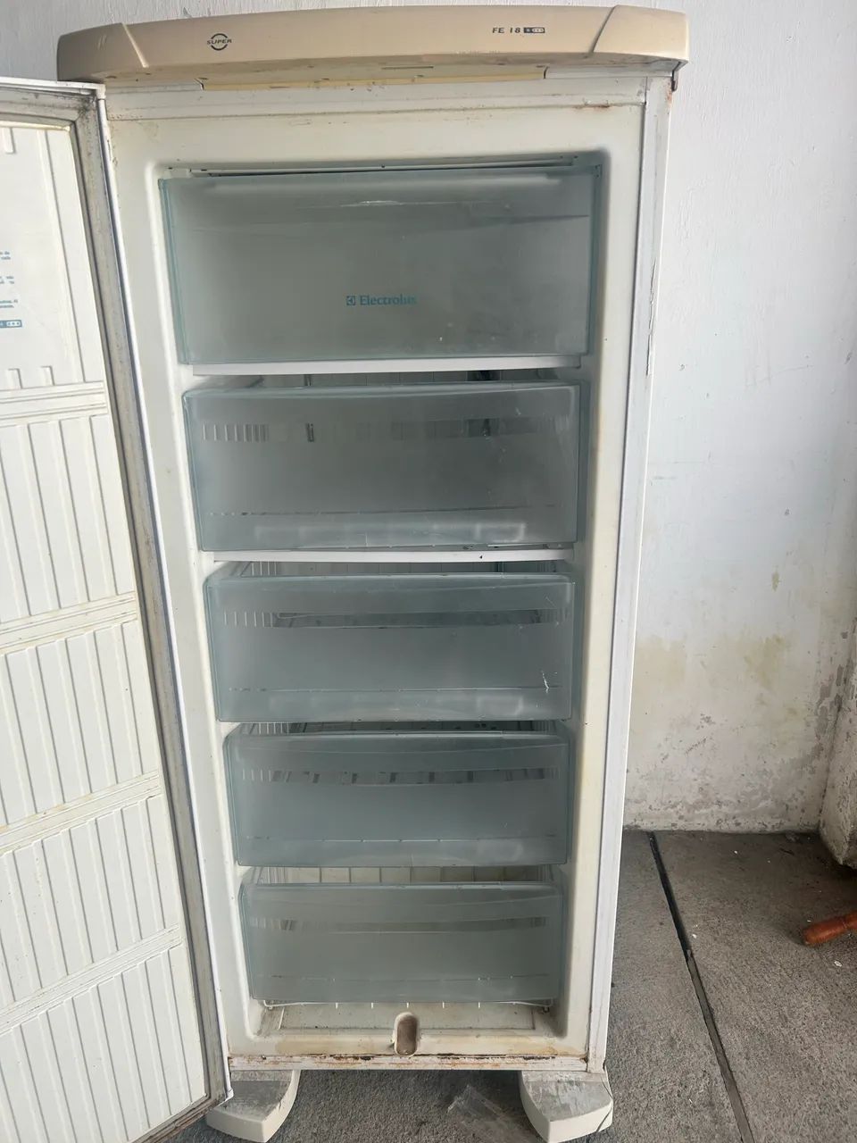 Freezer vertical Eletrolux  - Foto 4