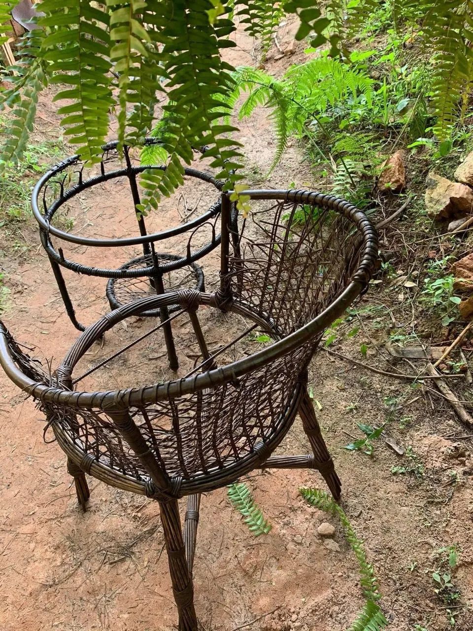 Vendo Conjunto cadeira e mesa redondas em ferro para reformar - Foto 2