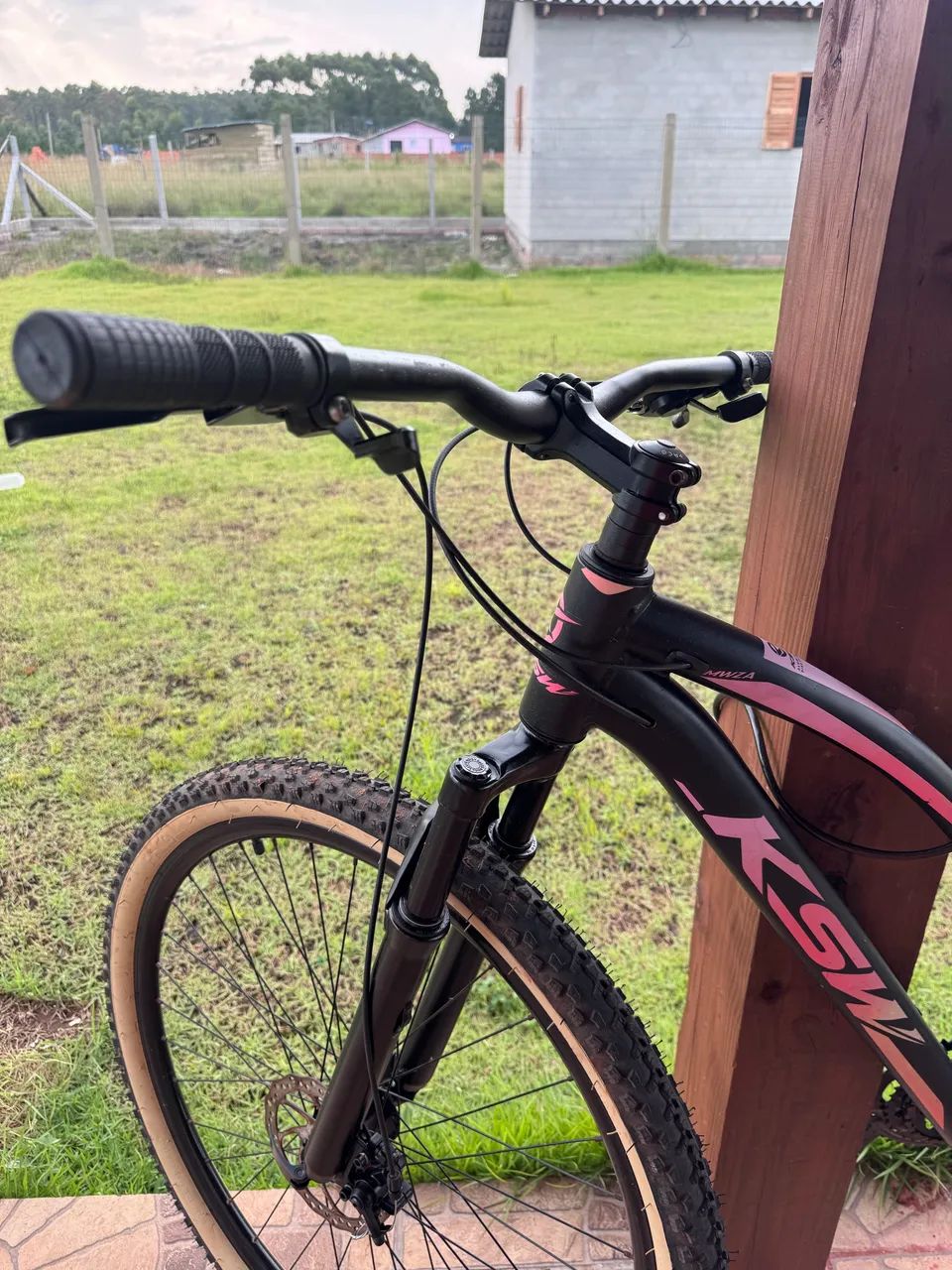 Bicicleta KSW Aro 29 Alumínio Freio a Disco - Muito Nova - Foto 4