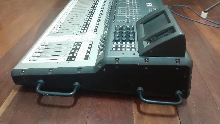 Mixer Mackie TT 24 com case - Foto 4