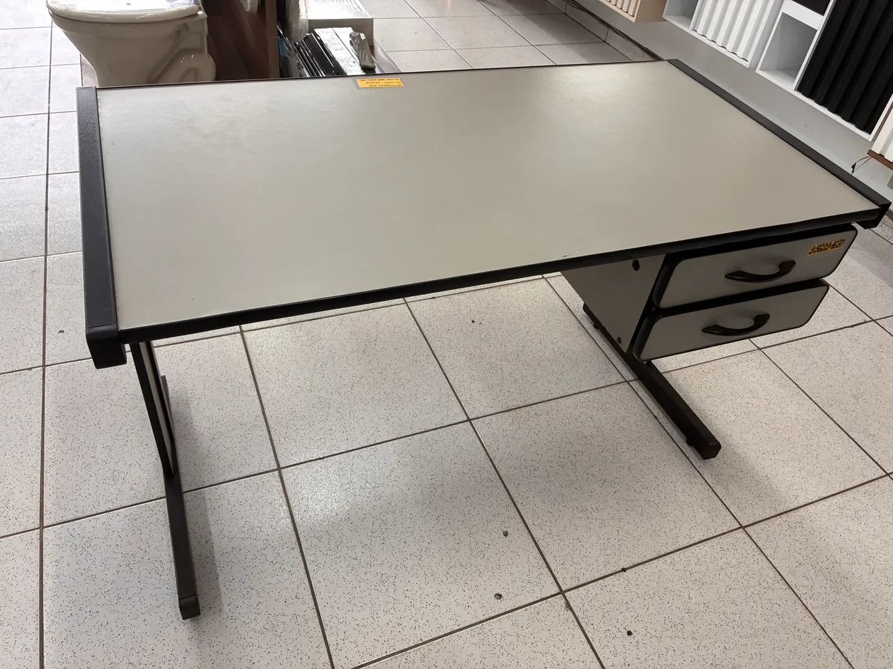 Mesa escritório 1.20 x 0.60 com 2 gavetas - Foto 2
