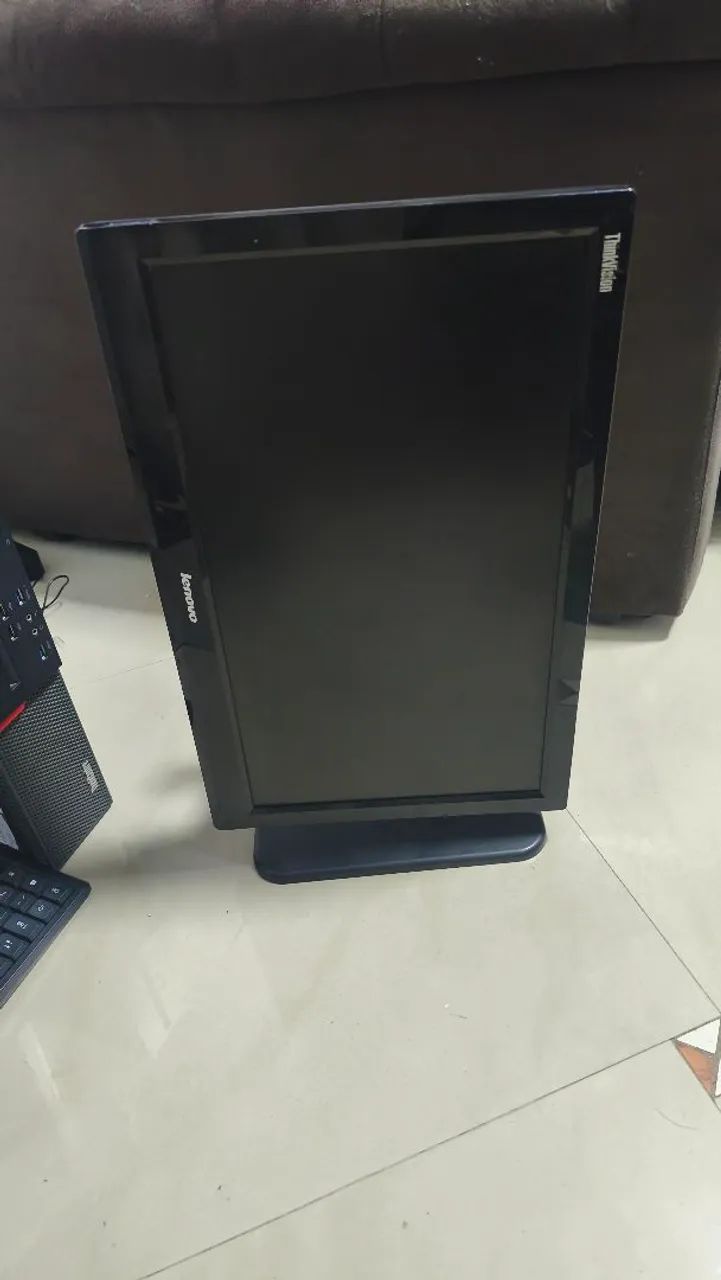 Monitor Lenovo thinkvision "19,5" com pedestal  - Foto 4