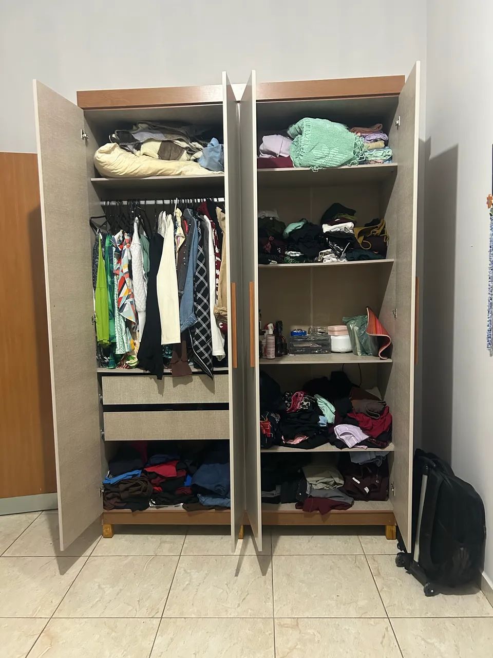 Guarda Roupa Cinza e amadeirado  - Foto 3