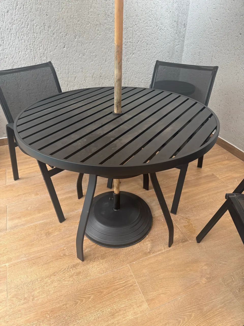Kit externo mesa e cadeiras e guarda sol Sling  - Foto 4