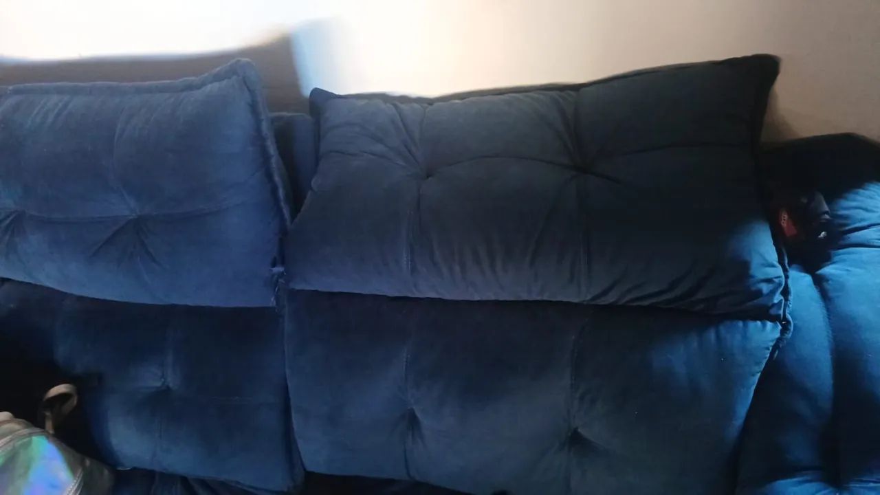 Vendo sofá retrátil 3 lugares  - Foto 4