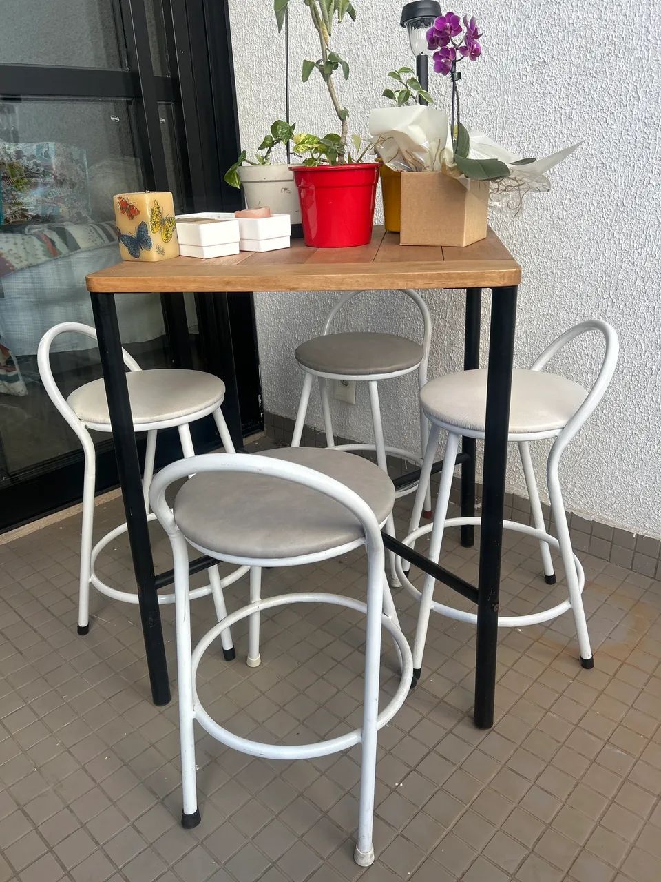 Mesa e Bancos (banquetas) cozinha 60x60cm