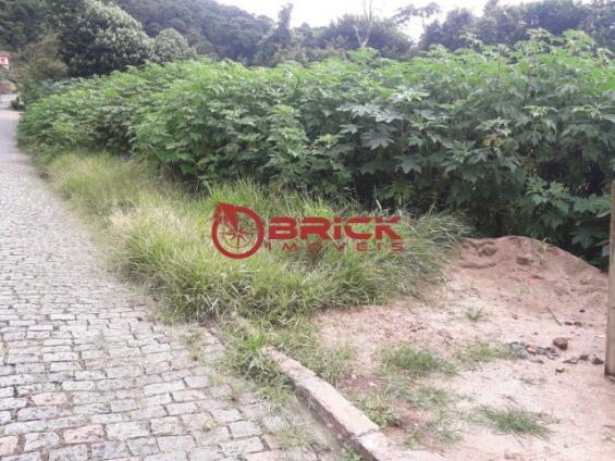 Terreno com 450 m² na iúcas. teresópolis- rj.