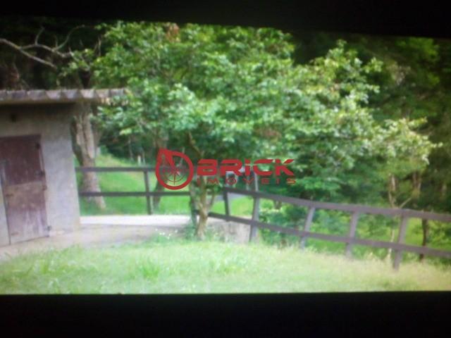 Sítio tipo aras com 5 baias na granja mafra