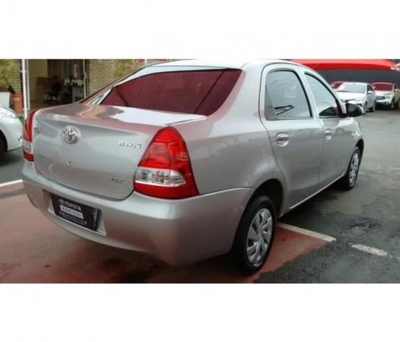 TOYOTA ETIOS SEDAN X 1.5 16V AT FLEX Prata 2016/2017 - Foto 4