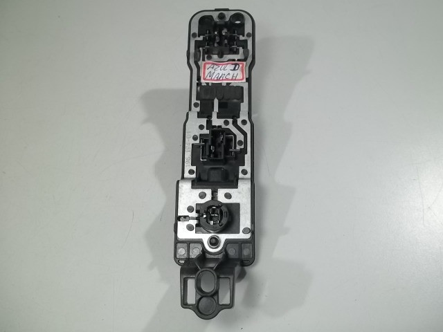 Soquete Da Lanterna Traseira Nissan March 2018