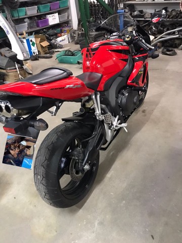 CBR 1000 RR FIREBLADE MUITO NOVA 12.000 KM?