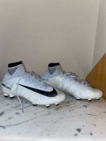 chuteira cr7 brilhante