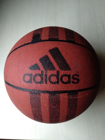 bola de basquete da adidas